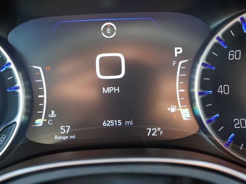 Certified 2025 Chrysler Pacifica Limited FWD image 36