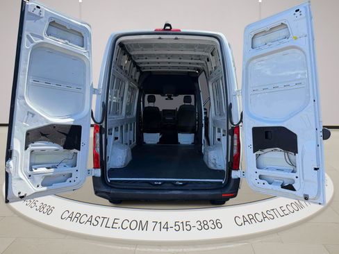 Used 2023 Mercedes-Benz Sprinter 2500 image 16