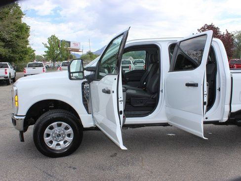 Used 2023 Ford F350 Lariat AWD/4WD image 13
