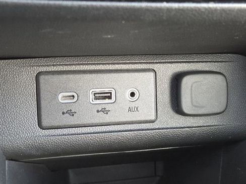 Used 2020 Buick Encore GX Essence image 7