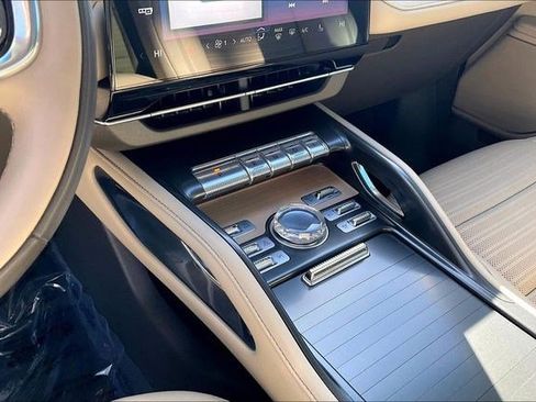 Used 2024 Lincoln Nautilus Reserve w/ Equipment Group 202A image 17