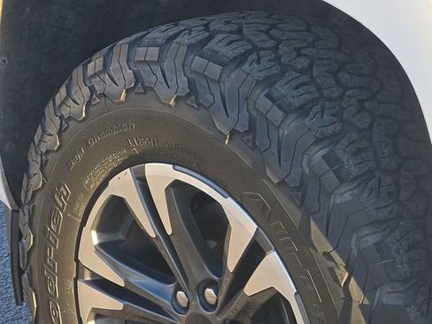 Used 2022 Chevrolet Colorado Z71 w/ Safety Package image 8