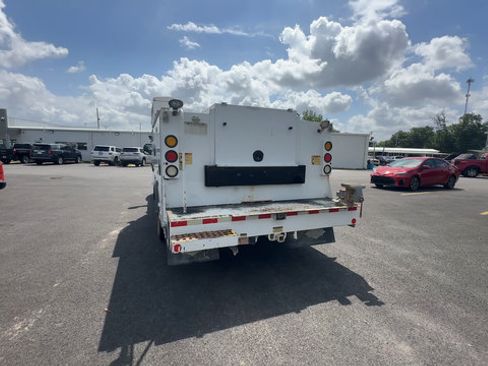 Used 2019 Ford F550 4x4 Regular Cab Super Duty image 6