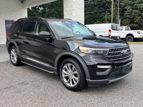 Used 2021 Ford Explorer XLT w/ Equipment Group 202A AWD/4WD image 21