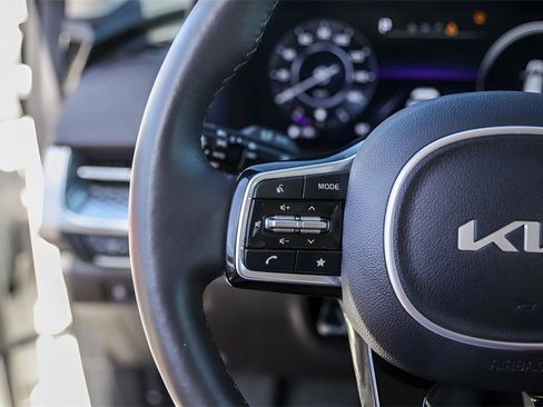 Used 2023 Kia Carnival SX Prestige image 14