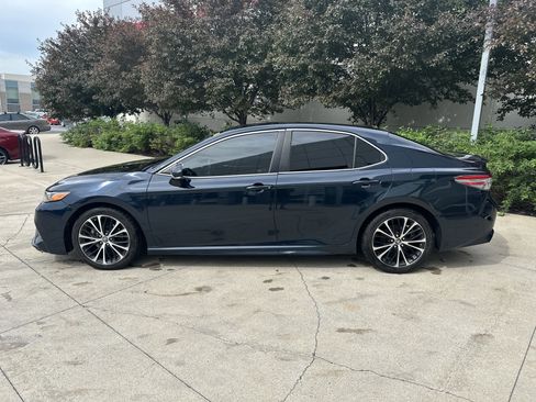 Used 2018 Toyota Camry SE w/ Convenience Package FWD image 8