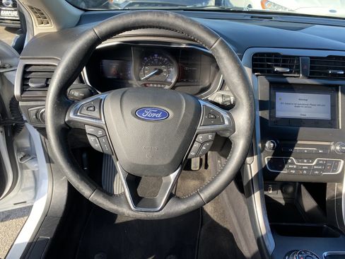 Used 2018 Ford Fusion SE w/ Equipment Group 602A FWD image 13