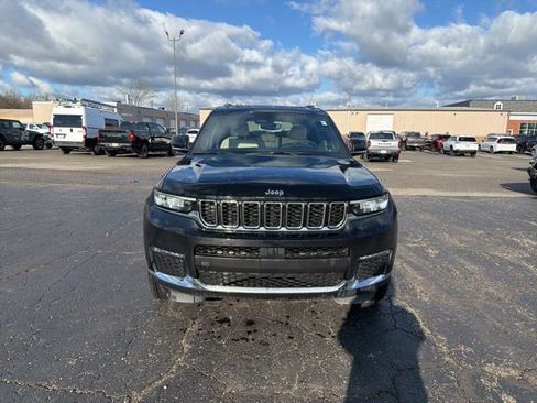 Used 2023 Jeep Grand Cherokee L Limited image 3