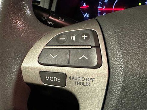 Used 2011 Toyota Camry LE image 30