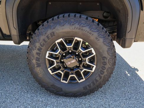 New 2026 GMC Sierra 2500 AT4X w/ LPO, Black Badging Package AWD/4WD image 36