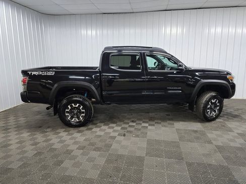Used 2020 Toyota Tacoma TRD Off-Road image 2