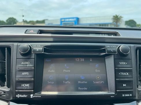 Used 2018 Toyota RAV4 XLE FWD image 23