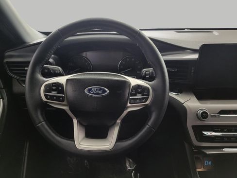 Used 2023 Ford Explorer XLT w/ Class IV Trailer Tow Package image 4