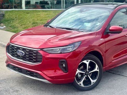 Certified 2025 Ford Escape ST-Line Elite w/ Premium Technology Package AWD/4WD image 2