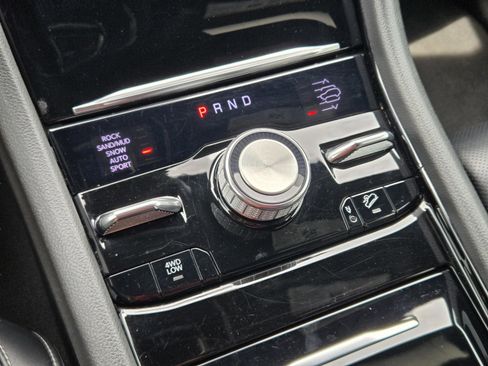 Used 2022 Jeep Grand Cherokee Overland AWD/4WD image 29