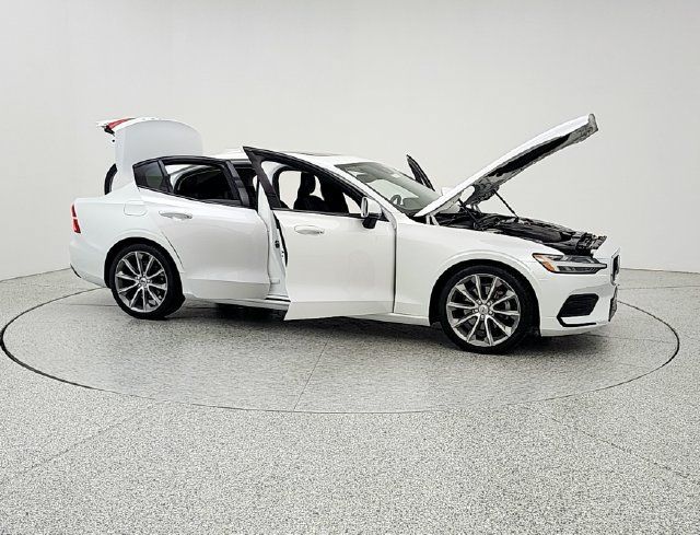 Used 2020 Volvo S60 T5 Momentum FWD image 10