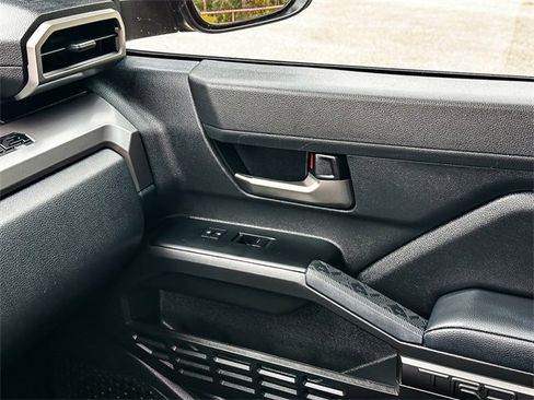 Certified 2025 Toyota Tacoma TRD Off-Road image 23
