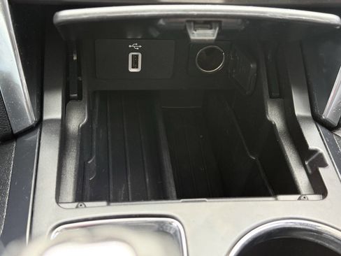 Used 2018 Ford Explorer Sport image 25