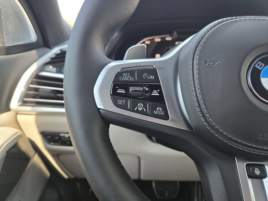 Used 2021 BMW X7 M50i AWD/4WD image 28