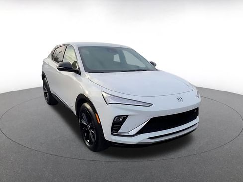 Used 2025 Buick Envista Sport Touring image 3