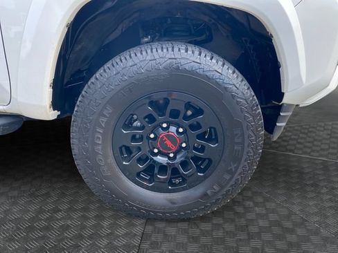 Used 2022 Toyota Tacoma TRD Sport w/ Technology Package AWD/4WD image 35