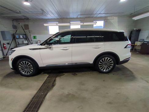 Certified 2023 Lincoln Aviator Reserve w/ Equipment Group 201A image 2
