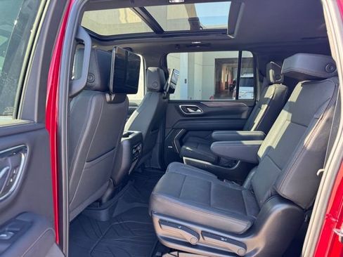 Used 2024 Chevrolet Suburban High Country w/ Advanced Technology Package image 33