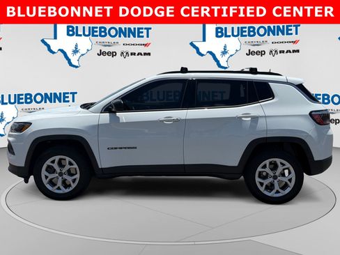Used 2025 Jeep Compass Latitude AWD/4WD image 8