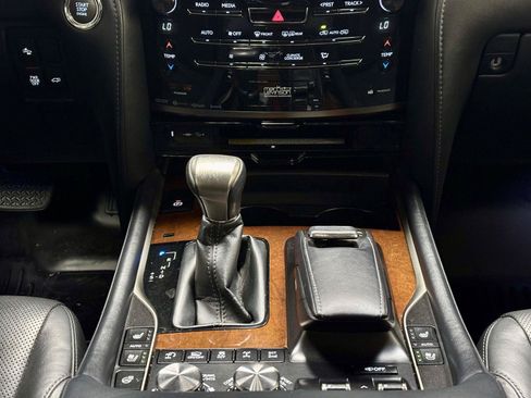 Used 2018 Lexus LX 570 4WD w/ Luxury Package image 32