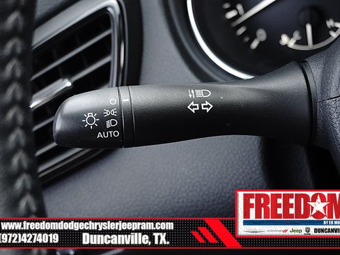 Used 2020 Nissan Rogue SV w/ Premium Package FWD image 28