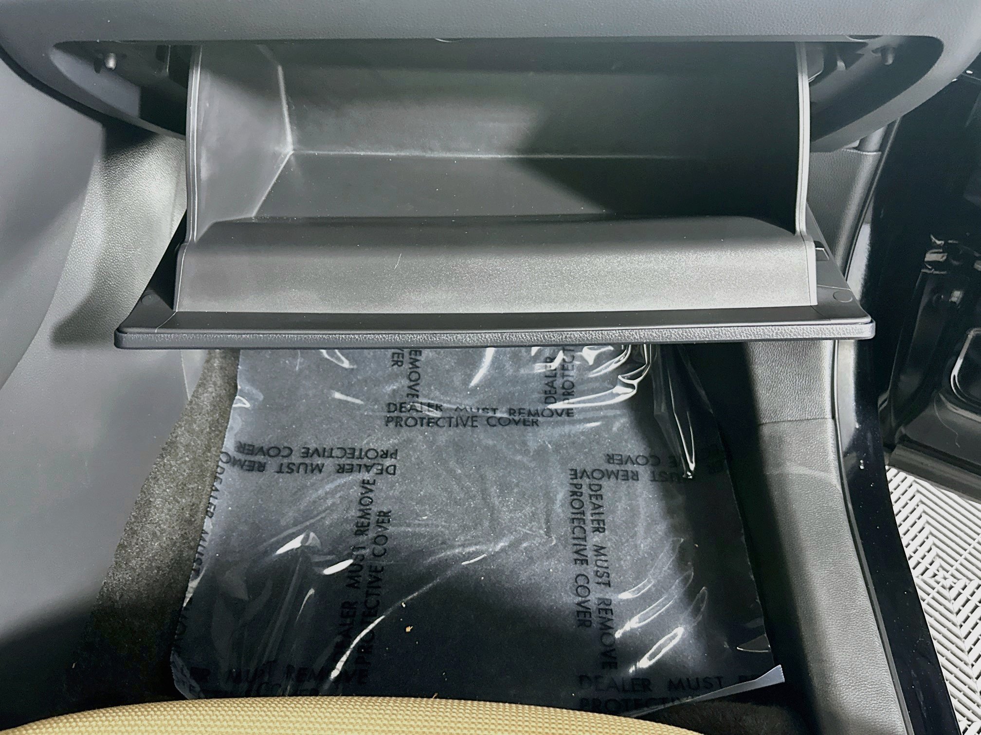 Certified 2025 Toyota RAV4 LE FWD image 31