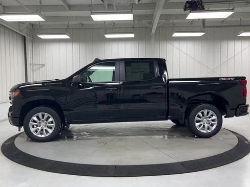 Used 2023 Chevrolet Silverado 1500 Custom image 5