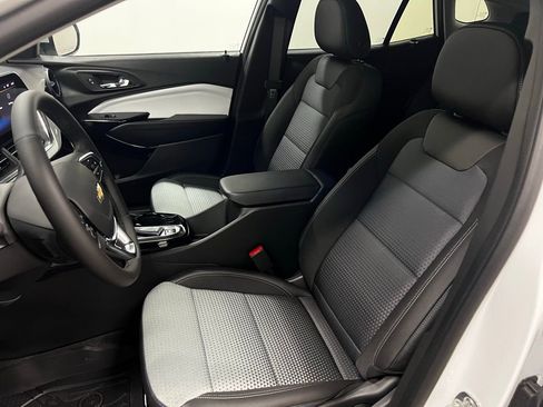 New 2026 Chevrolet Trax LT w/ Sunroof Package image 21