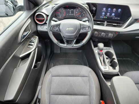 Used 2024 Chevrolet Trax RS FWD image 11