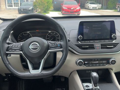 Used 2019 Nissan Altima 2.5 SV FWD image 9
