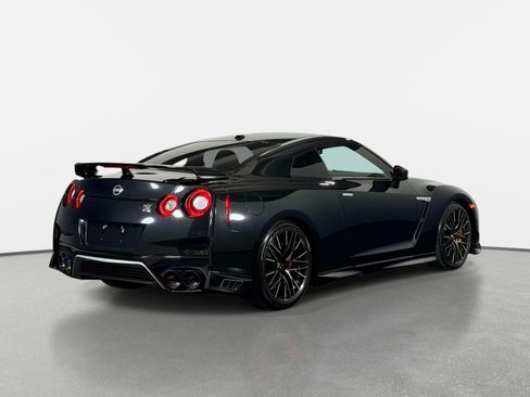 Used 2021 Nissan GT-R Premium AWD/4WD image 3