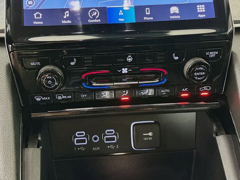 Used 2023 Jeep Grand Cherokee L Limited w/ Trailer Tow Group (B) AWD/4WD image 24