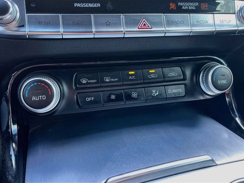 Used 2022 Kia Stinger GT1 RWD image 16