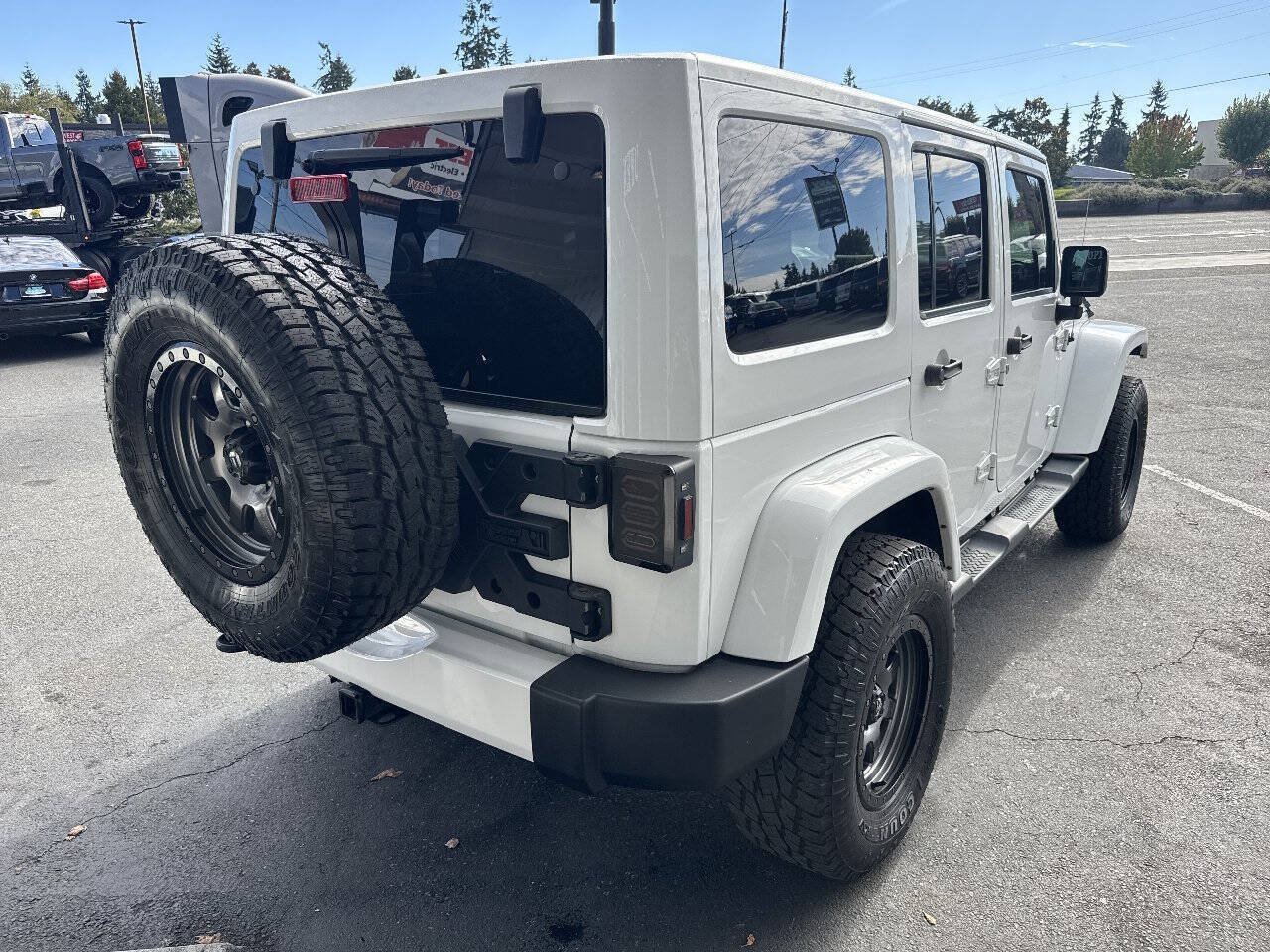 Used 2016 Jeep Wrangler Unlimited Sahara w/ Connectivity Group AWD/4WD image 8