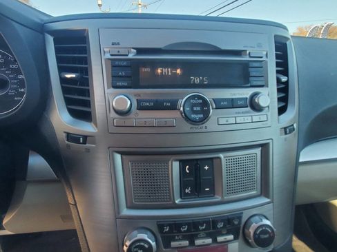 Used 2011 Subaru Outback 2.5i Premium image 10