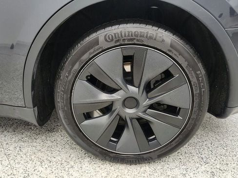 Used 2025 Tesla Model Y Long Range image 30