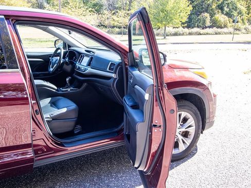 Used 2015 Toyota Highlander XLE image 16