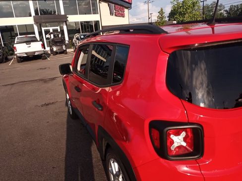 Used 2020 Jeep Renegade Sport w/ Sport Appearance Group FWD image 3