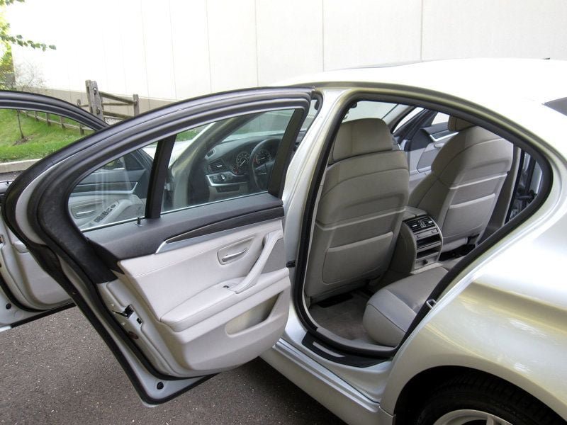 Used 2013 BMW 550i Sedan RWD image 29