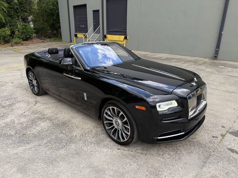 Used 2018 Rolls-Royce Dawn RWD image 23