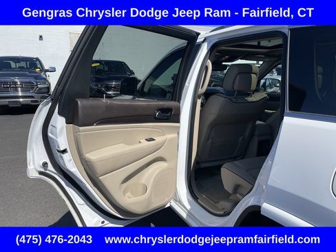 Used 2019 Jeep Grand Cherokee Overland AWD/4WD image 26