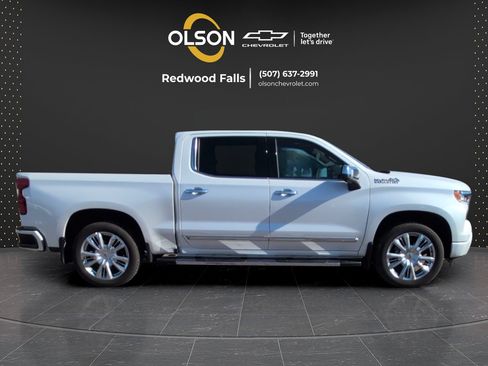 Used 2024 Chevrolet Silverado 1500 High Country w/ High Country Premium Package AWD/4WD image 6