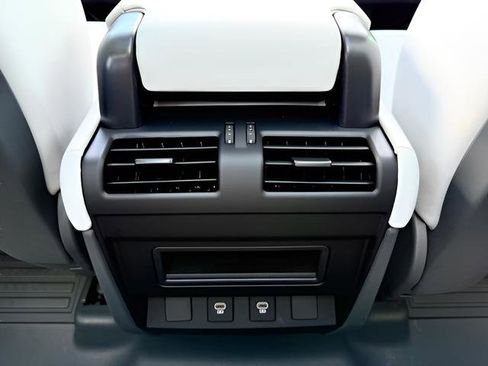 Certified 2025 Land Rover Defender 110 S image 26