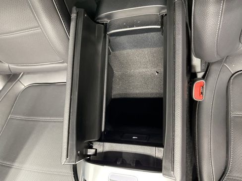 Used 2025 Mercedes-Benz C 300 4MATIC Sedan image 14