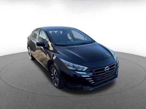 Used 2025 Nissan Versa SV image 3